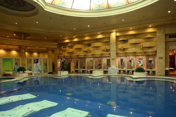 广州夜生活体验：揭秘这座城市的夜晚活力